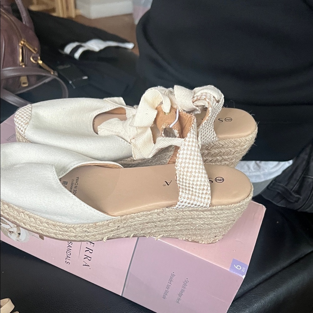 Serra Ladies Sandals with Stylish Wedge Heel - Picture 2 of 5